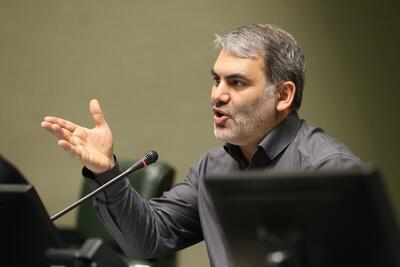 زنگنه: ۱۸ نرخ ارزی عملاً امکان مدیریت بازار ارز را از بین برده است