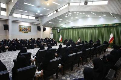 آیت الله علم الهدی: رسانه امروز سنگر مقدم جنگ دشمن با نظام است| نه مخالف مطلق حضور بانوان در ورزشگاه هستم و نه موافق مطلق