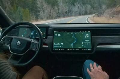 ریویان رانندگی خودران کامل را با پرداخت ماهی ۵۰ دلار ارائه می‌دهد