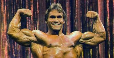 آشنایی با لنس درهر، بدن‌سازی با دوسر بازوی 59 سانتی‌متری؛ از بورسیه فوتبال تا پیچ درهر