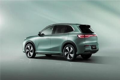 رونمایی از خودروی برقی که درجا می‌چرخد!