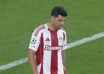 طارمی بازیکن حریف را اخراج کرد! (عکس)