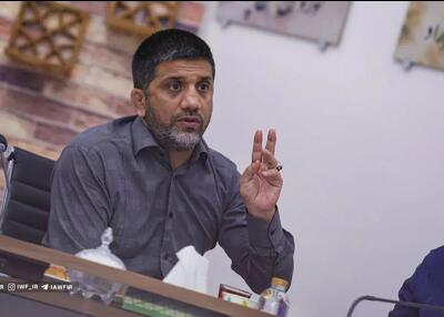 دبیر: همه زورم را می‌زنم که او از ایران نرود