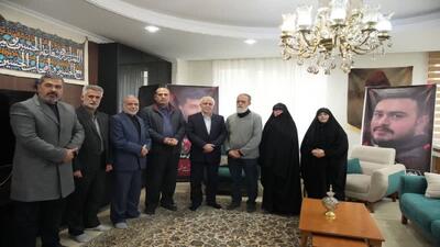 خانواده شهدا بهترین معلمان راه هدایت و صداقت هستند