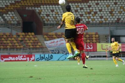 حاشیه‌های بازی تیم‌های فولاد خوزستان و سپاهان