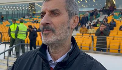 مایلی‌کهن: دبیر برای دیده شدن تسبیح دستش نمی‌گیرد