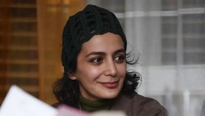 الهام کردا از «فضای خالی» رونمایی کرد؛ حضور بازیگر با استایل پاییزی (عکس)