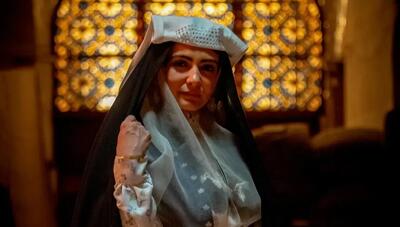 لیندا کیانی در نقش عصمت «بامداد خمار»؛ گریم و پوشش متفاوت زیر چادر مشکی (عکس)