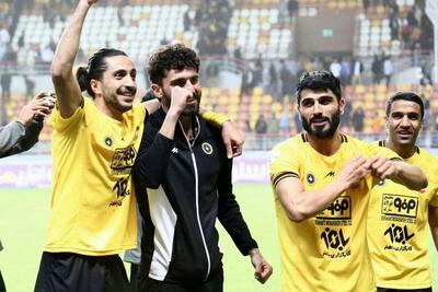 ماجرای کتک کاری دانشگر و زکی‌‎پور در فرودگاه اهواز