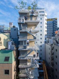 تصاویری جالب از معماری یک هتل فشرده در قلب ژاپن