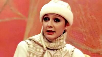 گریه‌های پر حسرت گوگوش در مراسم خاکسپاری مهستی؛ عکس کمیاب از سال 86!