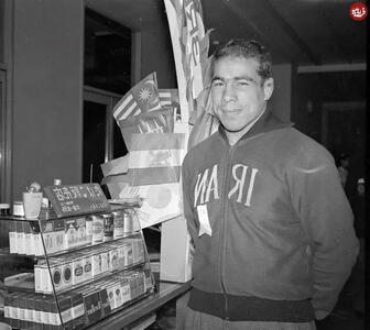 (عکس) غلامرضا تختی در کربلا، سال ۱۳۳۳