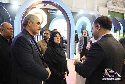 بازدید سخنگوی دولت از غرفه پژوهشگاه فضایی ایران در نمایشگاه ایران ژئو