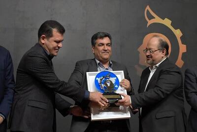 در مراسم اختتامیه پتروفن ۱۴۰۴؛  اهدای جایزه نوآوری به شرکت‌های پیشتاز فناوری و نوآوری در صنعت پتروشیمی/ نشان عالی پتروفن به پتروشیمی نوری رسید