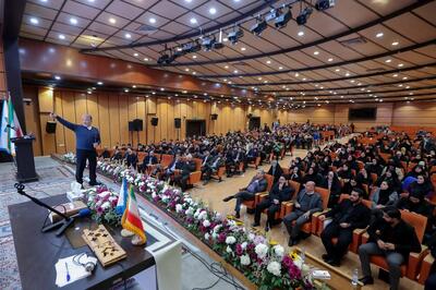 دکتر رنجبر پای درد و دل  نهاد های دانشجویی نشست