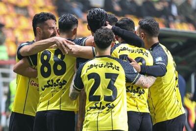 بازگشت سپاهان به صدر جدول با پیروزی مقابل فولاد