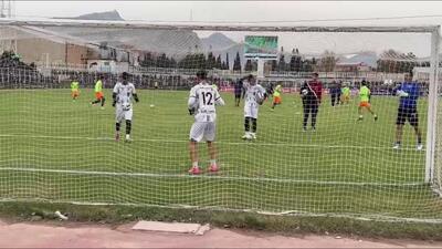 لحظاتی از گرم کردن دروازه بان‌های استقلال و خیبر قبل از مسابقه