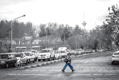 متلک‌انداختن شوخی نیست خشونت است/زهرا بهروزآذر معاون امور زنان و خانواده رئیس‌جمهوری در گفت‏‌وگو با «هم‌‏میهن» از ناآگاهی مردان درباره انواع خشونت علیه زنان سخن گفت