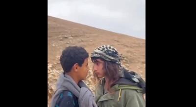  این ویدئو وایرال شد + ویدئو | لحظه درگیری نوجوان فلسطینی با نوجوان صهیونیست؛ رودرروی هم!