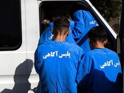  وضعیت متهم با دست تیرخورده در کلانتری + ویدئو | تصاویر واضح از ۳ سارق محدوده مهرآباد تهران