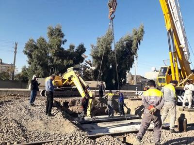 کارگران ابنیه فنی راه آهن اسلامشهر: هنوز حقوق مرداد را نگرفته‌ایم!/ شرمنده خانواده هستیم