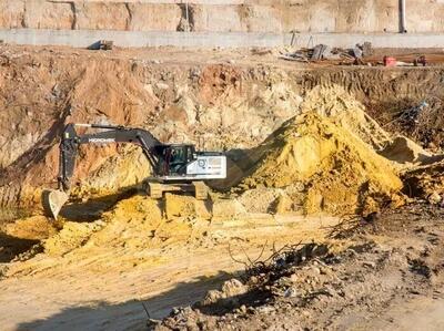 خاک کربلا بعد از ۱۴۰۰سال از عمق ۱۰متری بیرون آمد/ ویدئو