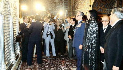  خاطرات علم: شاه گفت نایب‌التولیه آستان قدس مشغول دزدی است!