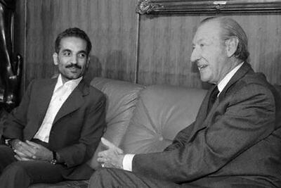  عکس/ محمدعلی رجایی در حال بازدید از جبهه‌؛ سال ۱۳۵۹
