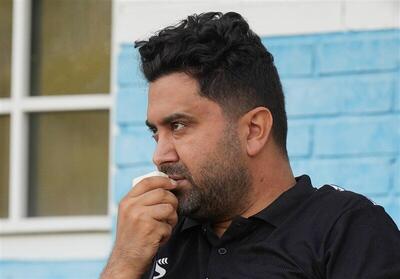 عکس | وضعیت باورنکردنی مربی لیگ برتری کنار زمین؛ مربیگری با ویلچر!