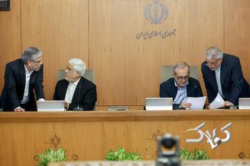 روزنامه اصولگرا: واقعا پزشکیان به این نتیجه نرسیده که برخی وزرا باید تغییر کنند؟/ بهتر است او نگذارد کار به استیضاح بکشد - مجله اینترنتی کولاک