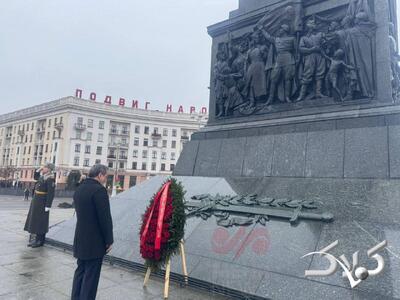 عراقچی تاج گل اهدا کرد + ویدئو | لحظه پخش سرود ملی هنگام حضور وزیر در یک محل خاص - مجله اینترنتی کولاک