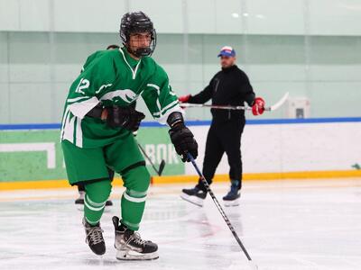 ملی‌پوش هاکی روی یخ: انگیزه و استعداد داریم، اما امکانات و زیرساخت نداریم/ با این شرایط جلو رفتن واقعاً سخت است