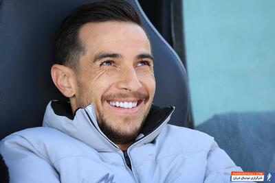 عکس ؛ خنده های فرشاد احمدزاده روی نیمکت پرسپولیس مقابل آلومینیوم اراک