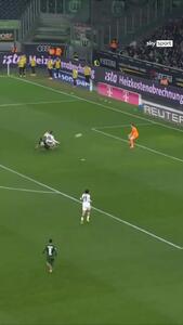 ویدئو: توپ به تیر نشست و گل نشد - پارس فوتبال