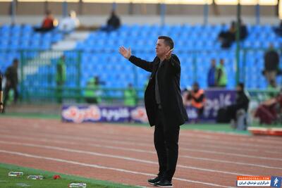 عکس ؛ حضور فعال اوسمار ویرا در دیدار پرسپولیس و آلومینیوم اراک