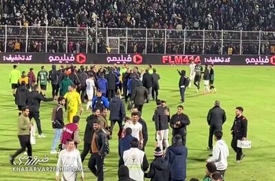 درگیری شدید ساپینتو و رحمتی پس از سوت پایان +عکس - پارس فوتبال