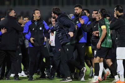 کتک‌کاری و درگیری در پایان بازی خیبر و استقلال؛ مدیررسانه‌ای استقلال را زدند! - پارس فوتبال