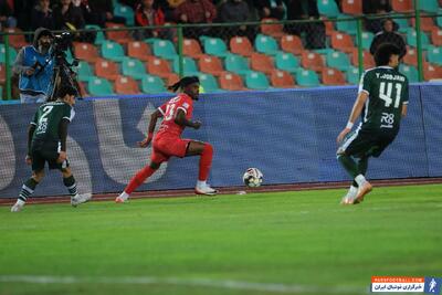 عکس ؛ تیوی بیفوما ستاره پرسپولیس مقابل آلومینیوم اراک