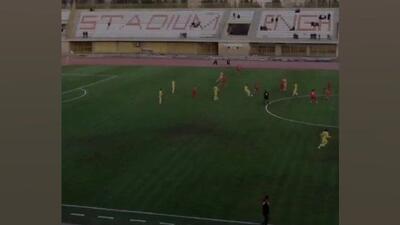 ویدیو| آفساید اشتباه باورنکردنی در لیگ آزادگان/ بازیکن جلوی چشم کمک داور بود! - پارس فوتبال