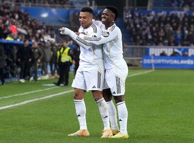 پاس در عمق زیبای جود بلینگام و گل دیدنی کیلیان امباپه به آلاوس (آلاوس 0-1 رئال مادرید) - پارس فوتبال