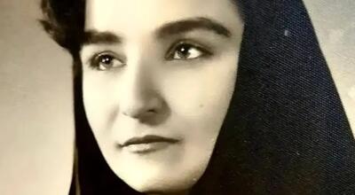  «پروین سلیمانی» در 85 سالگی در مراسم تشییع مهری مهرنیا؛ سال 87