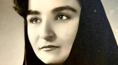  سفر در زمان؛ «پروین سلیمانی» در 85 سالگی در مراسم تشییع مهری مهرنیا؛ سال 87