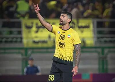  درگیری فیزیکی دو بازیکن سابق استقلال با هوادار پرسپولیسی در فرودگاه - سلام نو