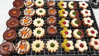 قیمت شیرینی شب یلدا ۱۴۰۴؛ میانگین ۲۰۰ تا ۳۵۰ هزار تومان - سرمایه و بورس