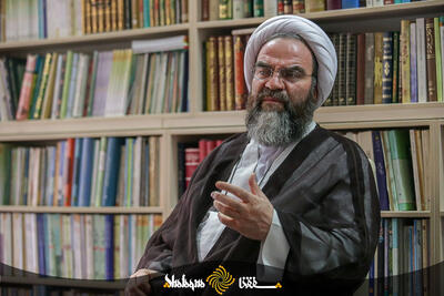  استاد غرویان در گفت وگو با شفقنا: آزادی بیان باید به نفع مردم باشد/ به نام آزادی بیان نباید «قداست زدایی» کرد/ مباحث فکری و فلسفی نیازمند طرح در «یک مجمع تشخیص» است/ برای تغییر باورهای مردم نمی توان انقلابی عمل کرد