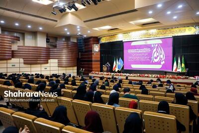 اختتامیه نمایشگاه «ایوان هنر» با تقدیر از مربیان برگزیده دوره های مهارتی فرهنگسراها برگزار شد + فیلم