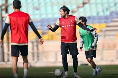 باکیچ وسط زمین سرخ‌ها را به دست گرفت