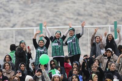 جو دیدنی هواداران خیبر و استقلال پیش از تقابل این دو تیم / گزارش تصویری