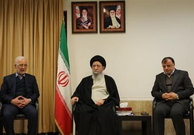 آیت‌الله نورمفیدی: مردم ‌با گرانی دست و پنجه نرم می‌کنند/ شایسته‌سالاری جایگزین باندبازی شود - تسنیم