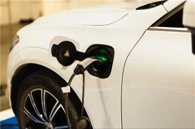 ضرب‌الاجل یک‌ساله برای گذر از خودروهای برقی به هیبریدی محکوم به شکست است
